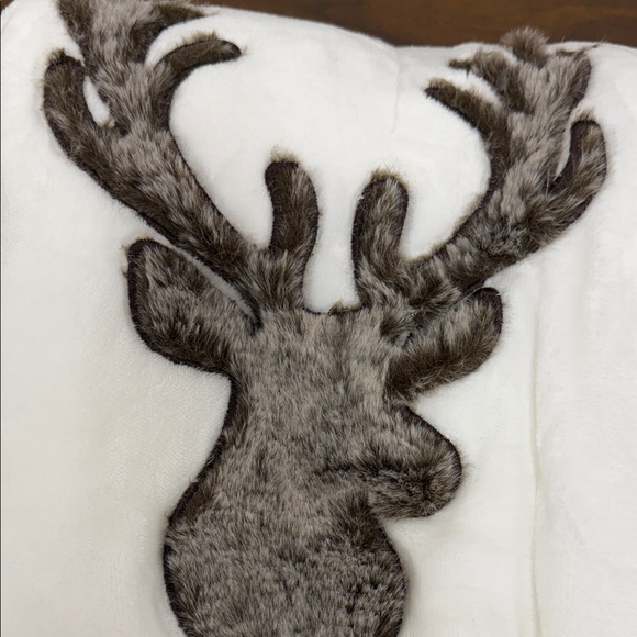 NWT large White Throw with Deer/ antler Design Christmas seasonal rustic - Picture 8 of 10